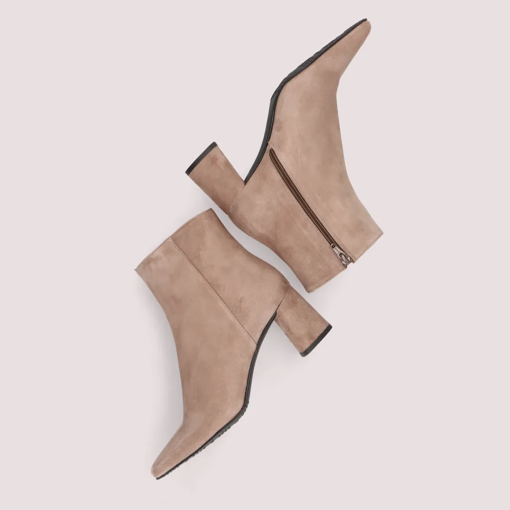 Phoebe|חום|מגפונים|מגפוני נשים|מגפוני עקב